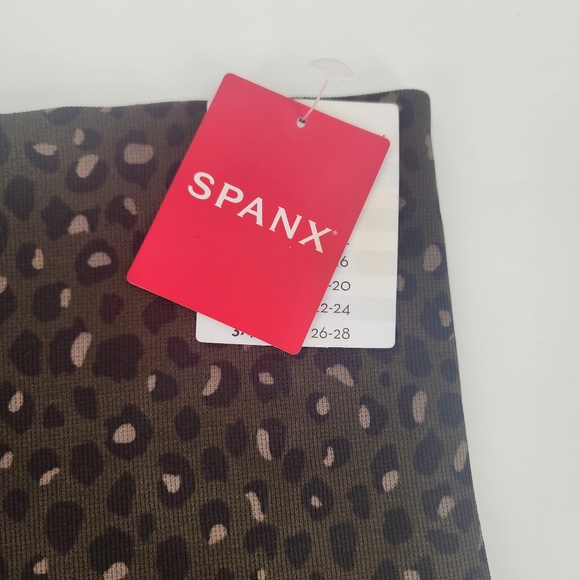 SPANX Look at Me Now Olive Leopard Seamless Slimming Leggings - Picture 4 of 7